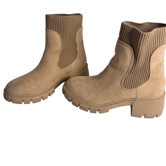 Sincerely Jules 8 Tan Suede Knit Sock Booties Lug Sole Chunky Heel Women's - Picture 4 of 8